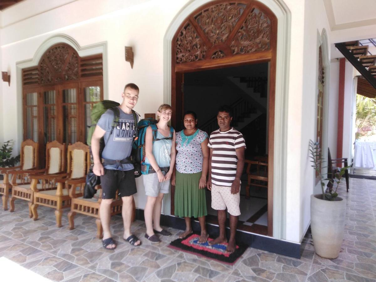 Janu Homestay Tangalle Exteriör bild